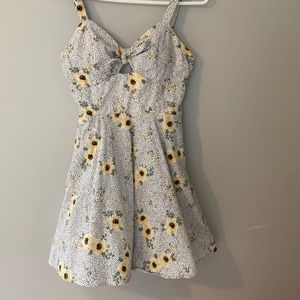 FLORAL WHITE DRESS WITH POCKETS